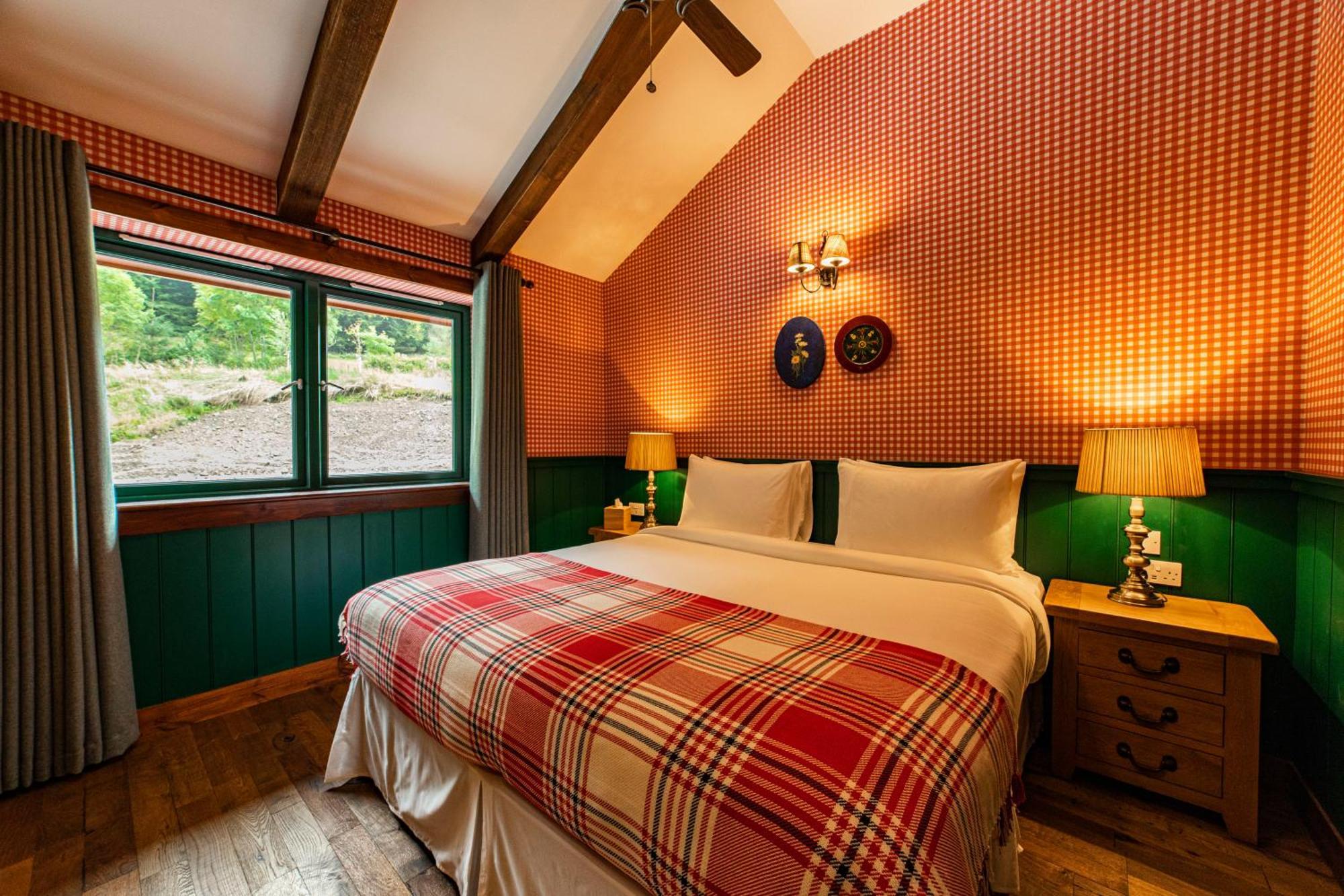 Black Sheep Hotels Cabins Spean Bridge Exterior photo