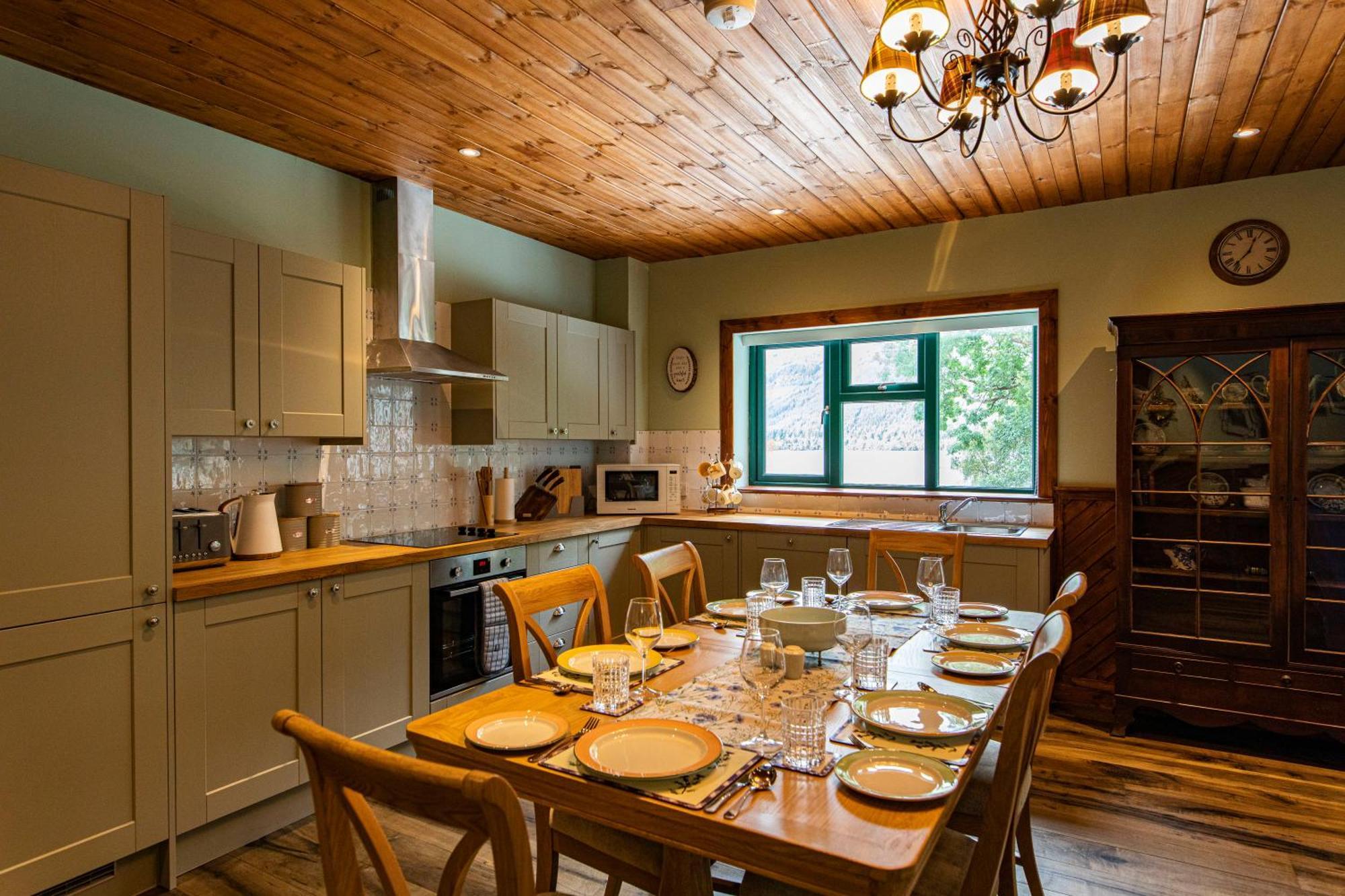 Black Sheep Hotels Cabins Spean Bridge Exterior photo