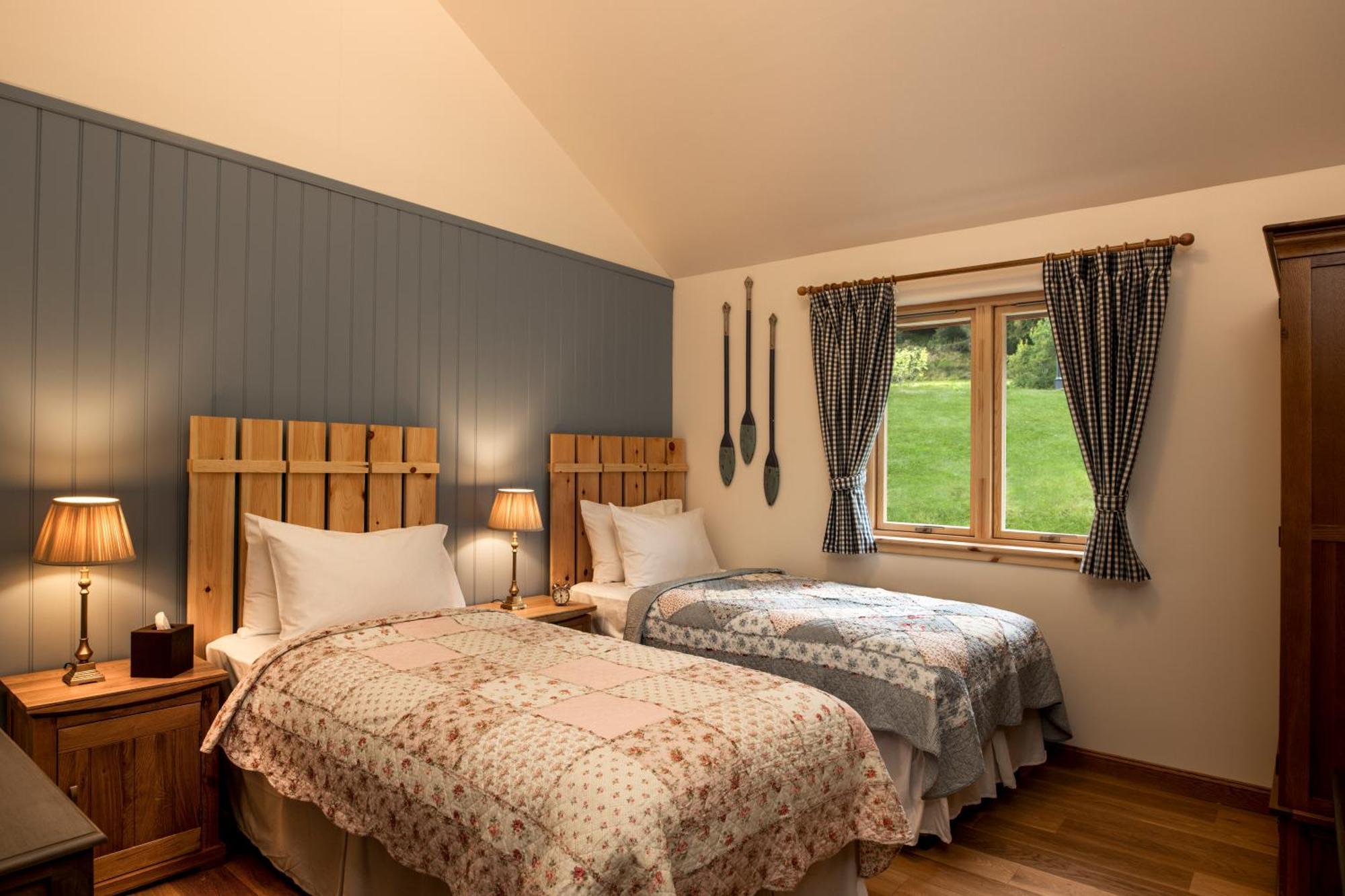 Black Sheep Hotels Cabins Spean Bridge Exterior photo