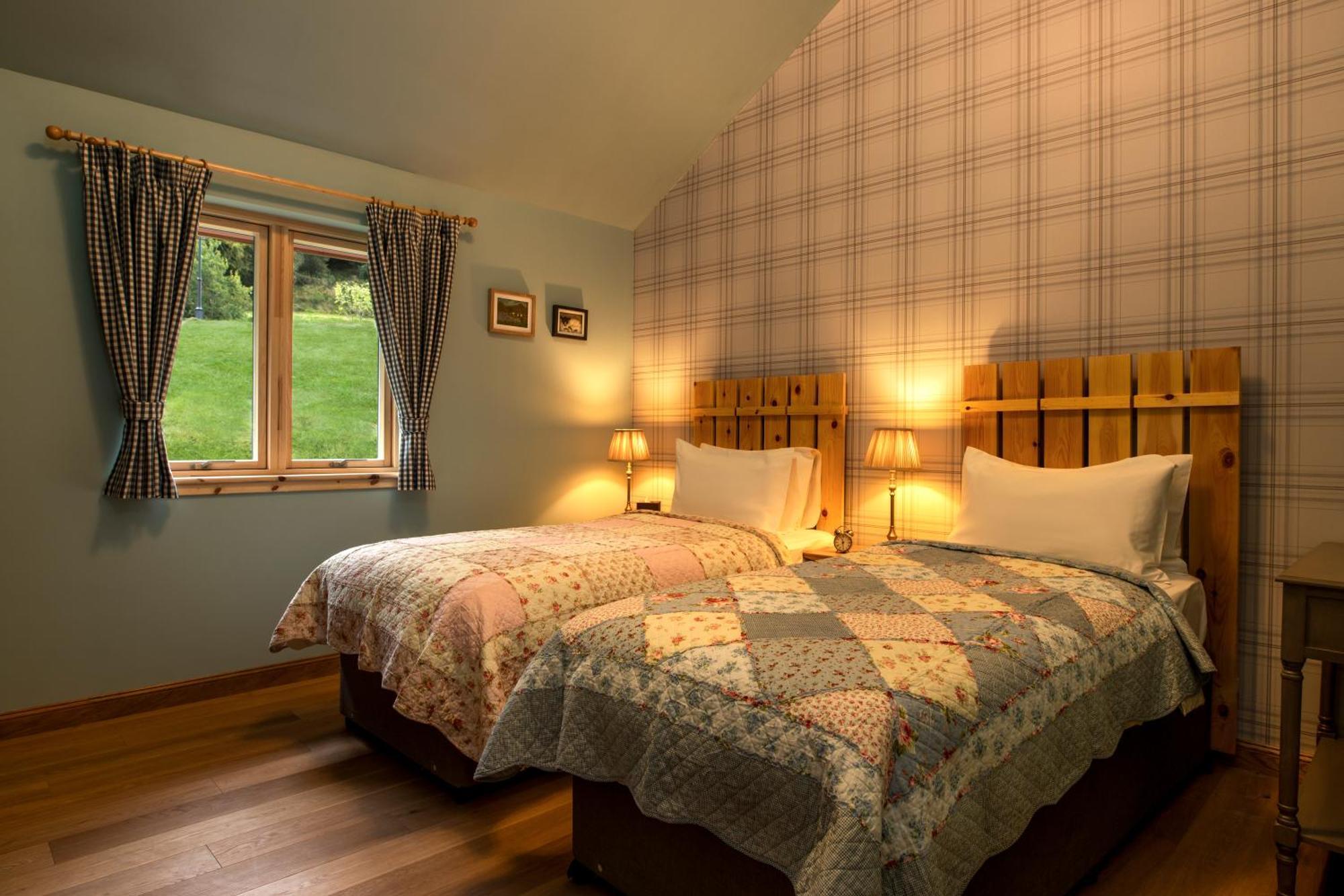 Black Sheep Hotels Cabins Spean Bridge Exterior photo