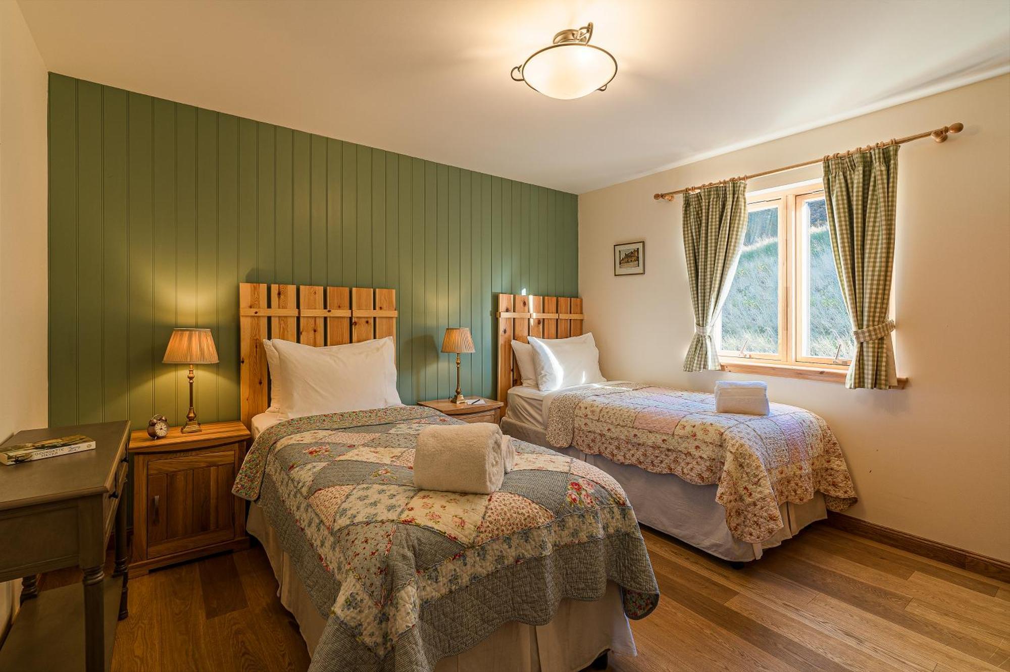 Black Sheep Hotels Cabins Spean Bridge Exterior photo