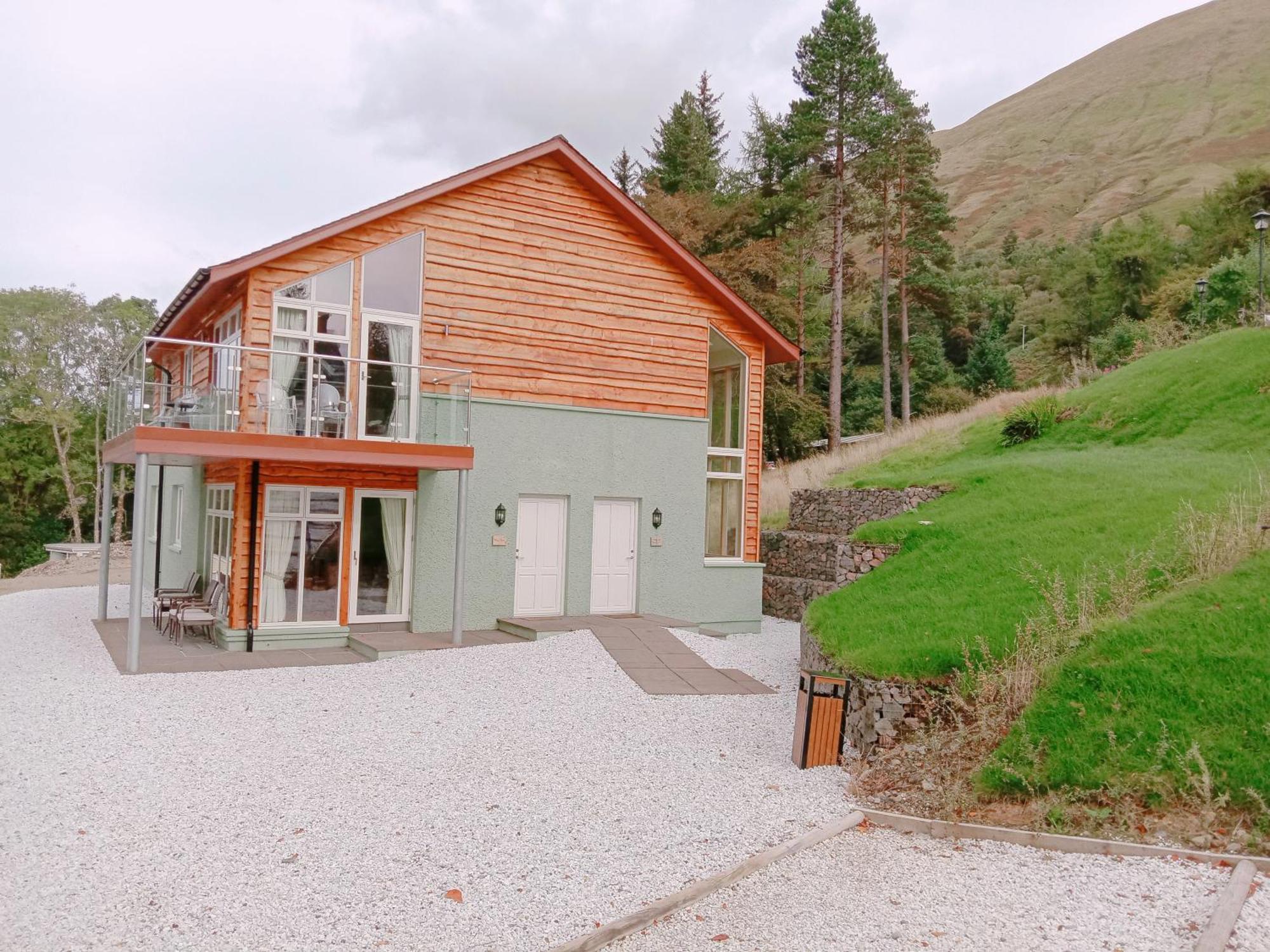 Black Sheep Hotels Cabins Spean Bridge Exterior photo